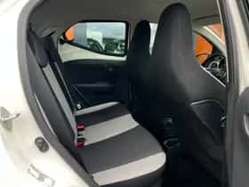 Toyota Aygo (2017) thumbnail 10