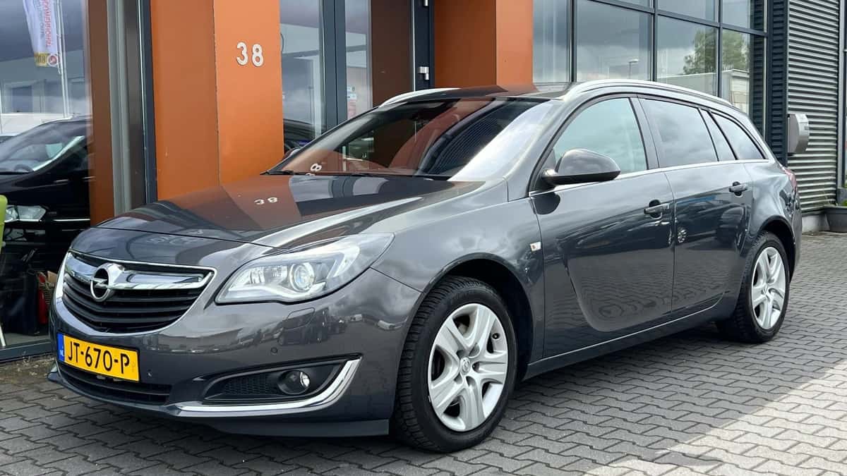 Opel Insignia Sports Tourer (2016) — foto 1