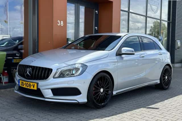 Mercedes-Benz A-Klasse (2015) thumbnail 1