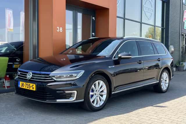 Volkswagen Passat (2015) thumbnail 1