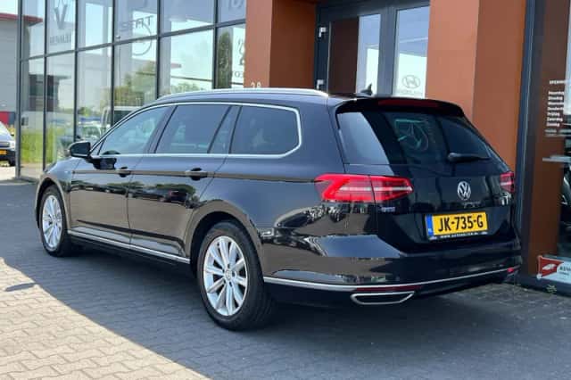 Volkswagen Passat (2015) thumbnail 3