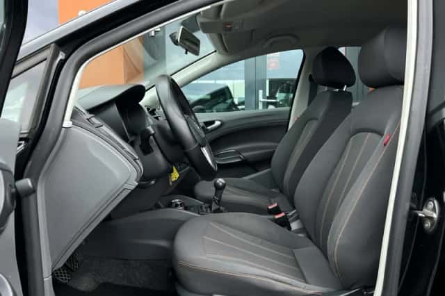 SEAT Ibiza (2011) thumbnail 4