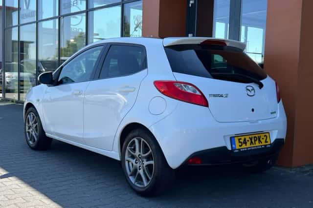 Mazda 2 (2012) thumbnail 3