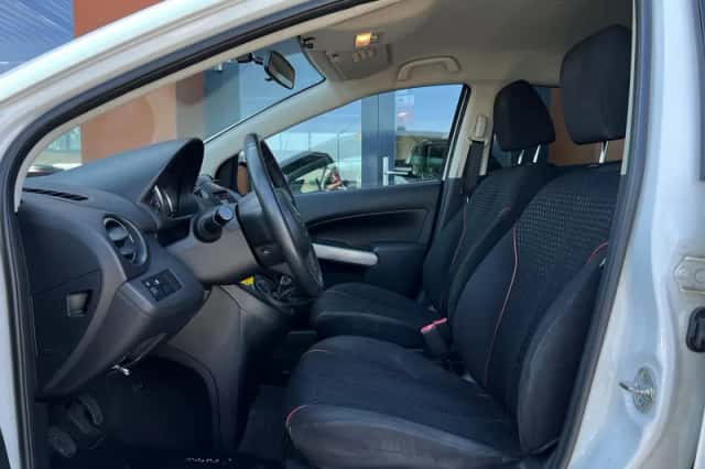 Mazda 2 (2012) thumbnail 4