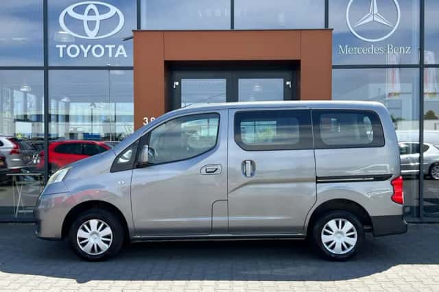 Nissan Evalia (2013) thumbnail 2
