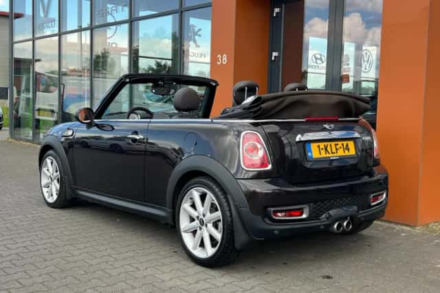 MINI Cabrio (2012) thumbnail 3