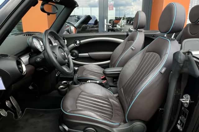 MINI Cabrio (2012) thumbnail 4
