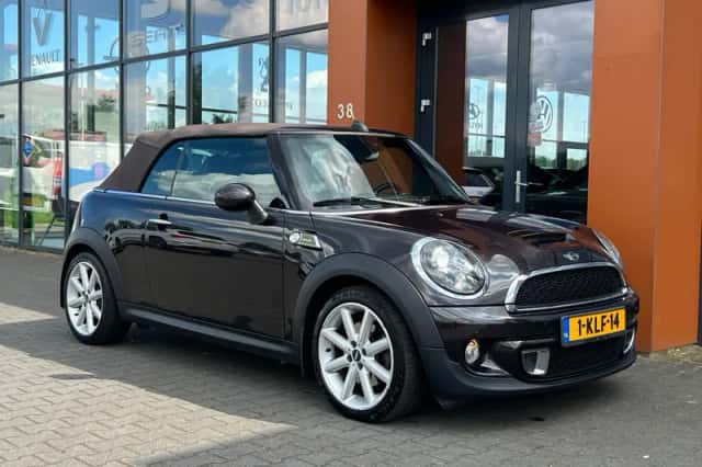 MINI Cabrio (2012) thumbnail 6