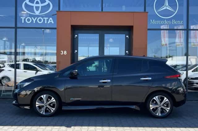Nissan Leaf (2018) thumbnail 2