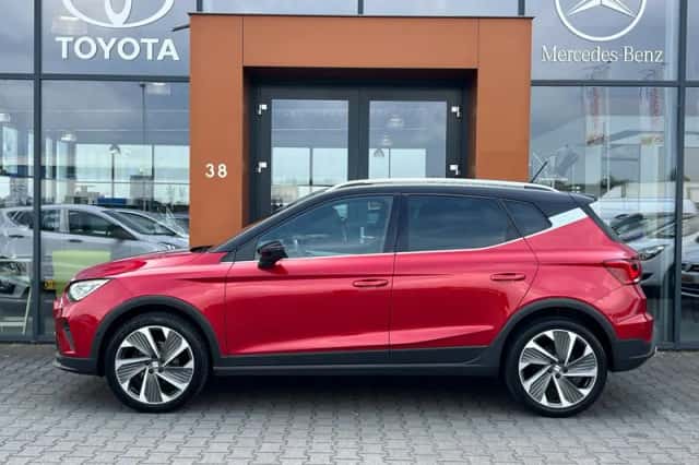 SEAT Arona (2023) thumbnail 2