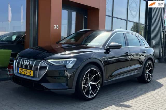 Audi e-tron (2019) thumbnail 1