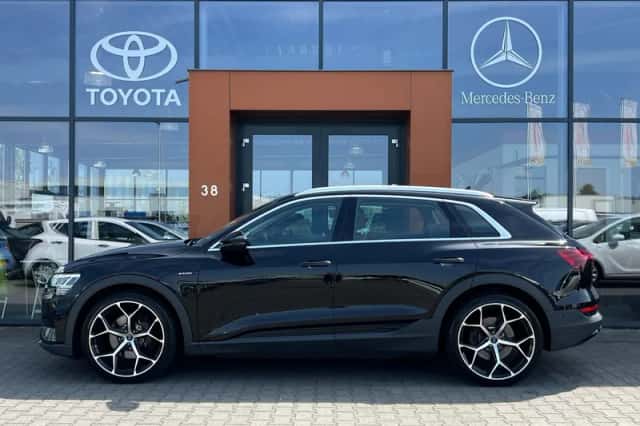 Audi e-tron (2019) thumbnail 2