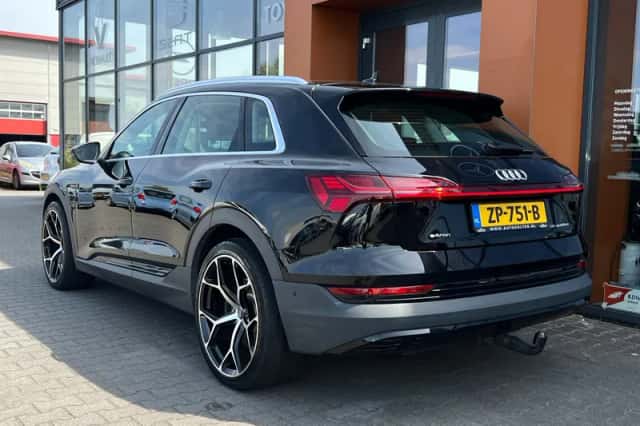 Audi e-tron (2019) thumbnail 3