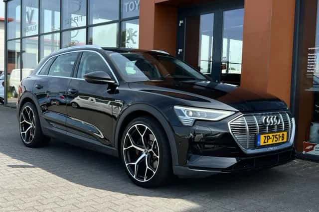 Audi e-tron (2019) thumbnail 6