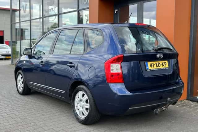 Kia Carens (2007) thumbnail 3