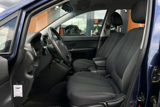 Kia Carens (2007) thumbnail 4