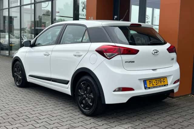 Hyundai i20 (2017) thumbnail 3