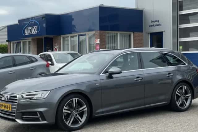 Audi A4 (2018) thumbnail 1