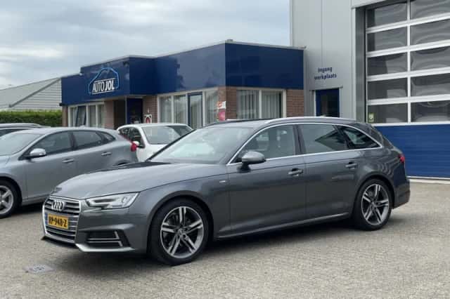 Audi A4 (2018) thumbnail 2