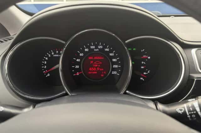 Kia Rio (2016) thumbnail 5