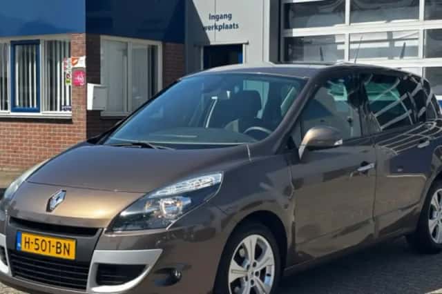 Renault Scénic (2010) thumbnail 1