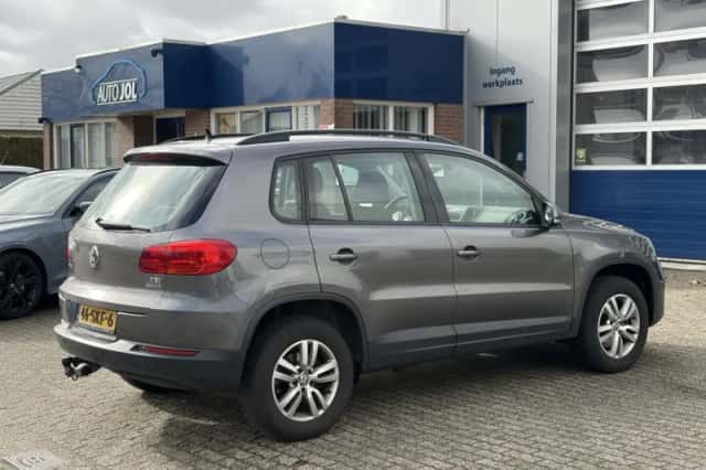 Volkswagen Tiguan (2011) thumbnail 3