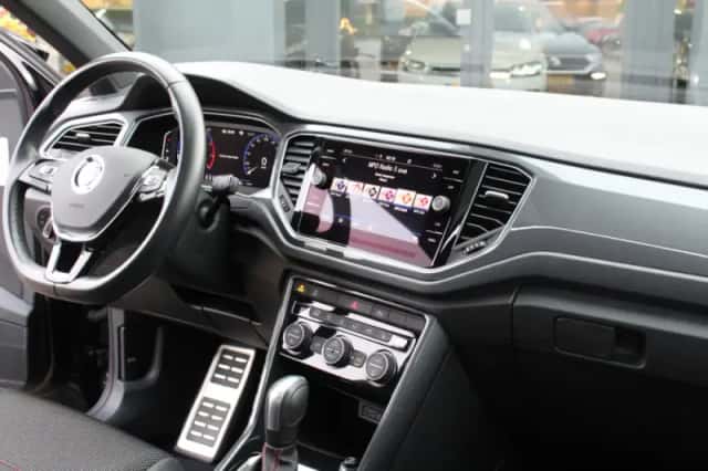 Volkswagen T-Roc (2022) thumbnail 16