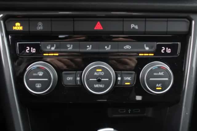 Volkswagen T-Roc (2022) thumbnail 20