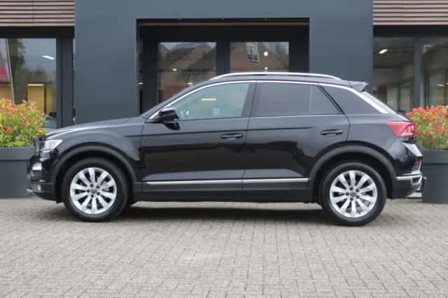 Volkswagen T-Roc (2022) thumbnail 3