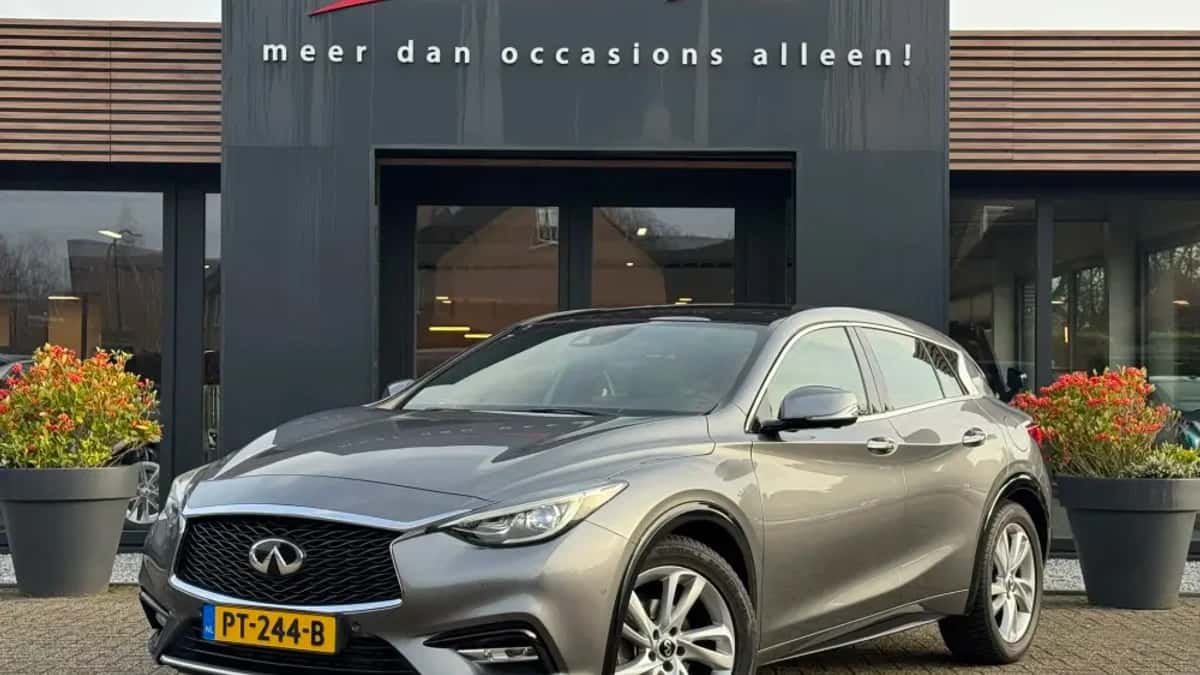 Infiniti Q30 (2016) — foto 1