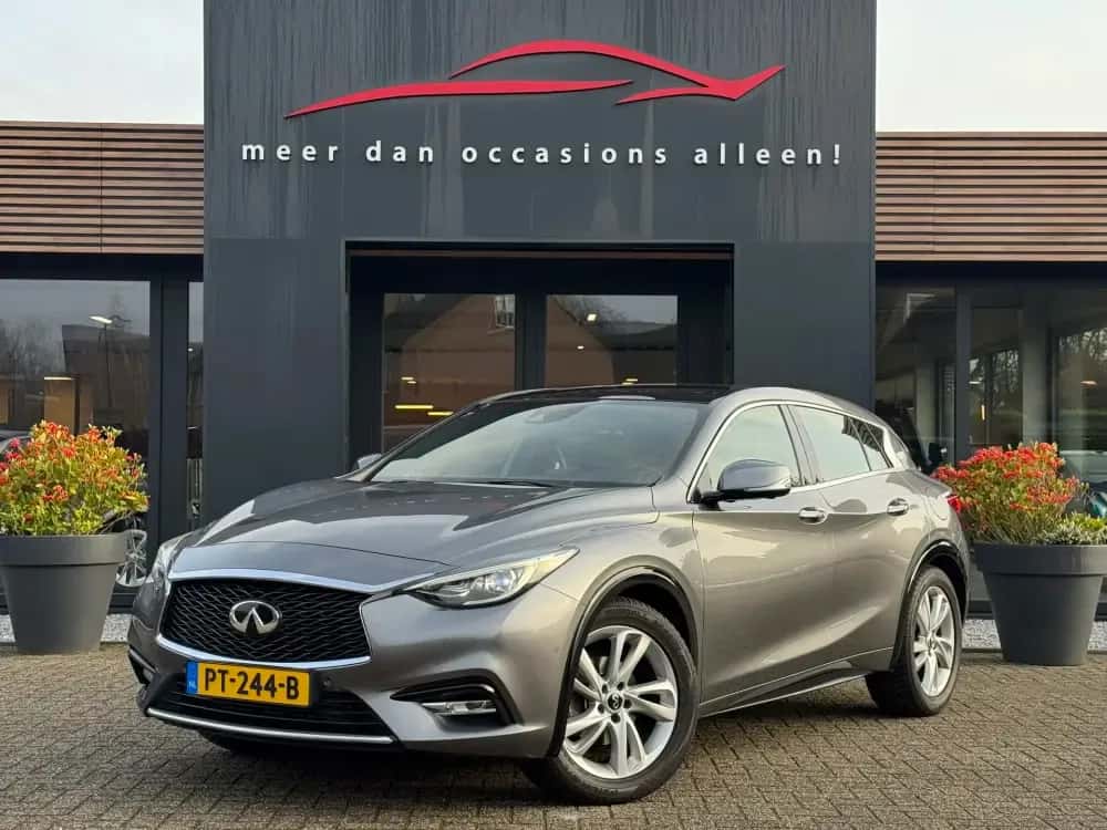 Infiniti Q30 (2016) — foto 1
