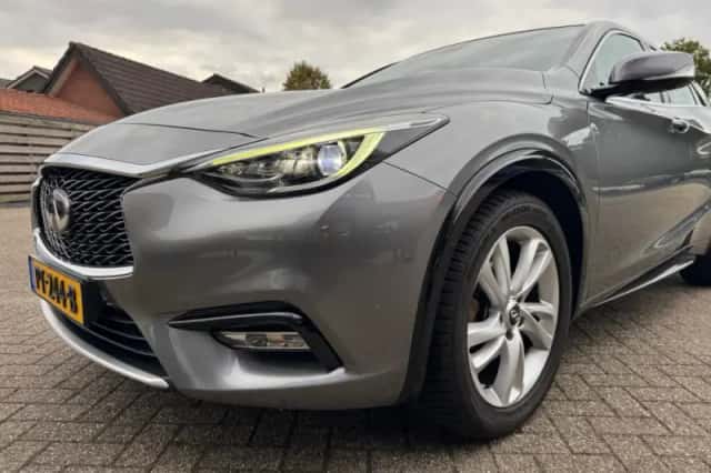 Infiniti Q30 (2016) thumbnail 11