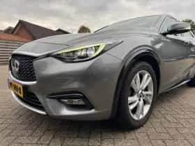 Infiniti Q30 (2016) thumbnail 11