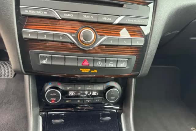 Infiniti Q30 (2016) thumbnail 16