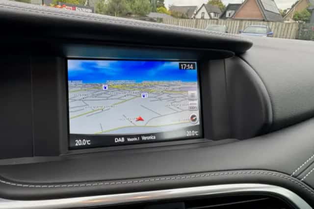 Infiniti Q30 (2016) thumbnail 17