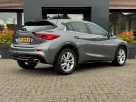 Infiniti Q30 (2016) thumbnail 3