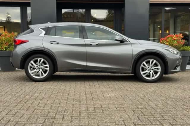 Infiniti Q30 (2016) thumbnail 8