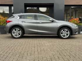 Infiniti Q30 (2016) thumbnail 8