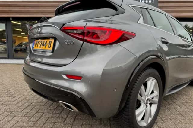 Infiniti Q30 (2016) thumbnail 10