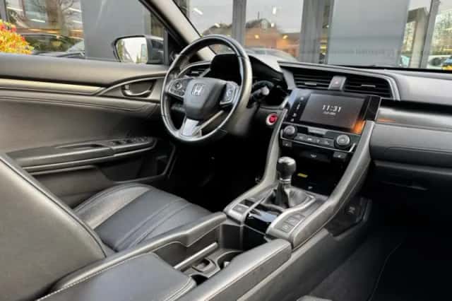 Honda Civic (2017) thumbnail 12