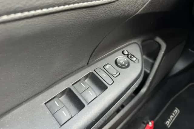 Honda Civic (2017) thumbnail 22