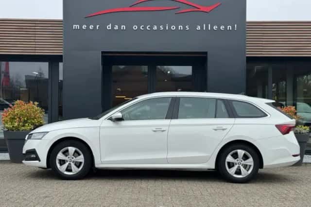 Škoda Octavia (2020) thumbnail 3