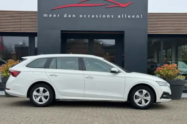 Škoda Octavia (2020) thumbnail 5