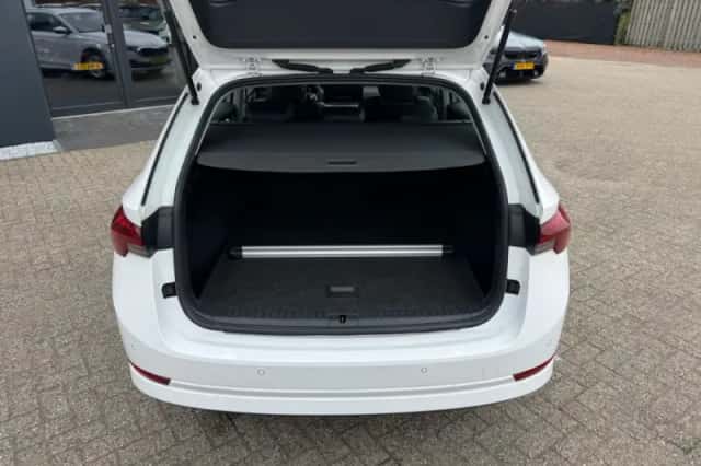 Škoda Octavia (2020) thumbnail 8