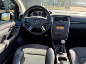 Mercedes-Benz B-Klasse (2011) thumbnail 2