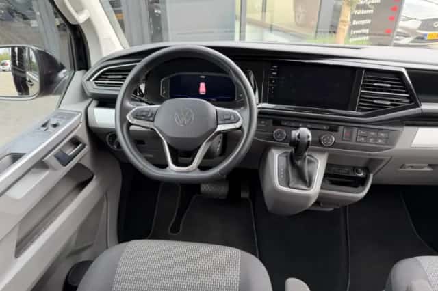 Volkswagen Transporter (2024) thumbnail 2