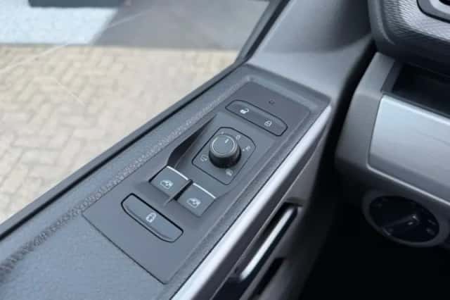 Volkswagen Transporter (2024) thumbnail 20