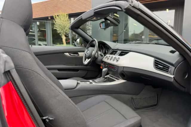BMW Z4 (2010) thumbnail 2