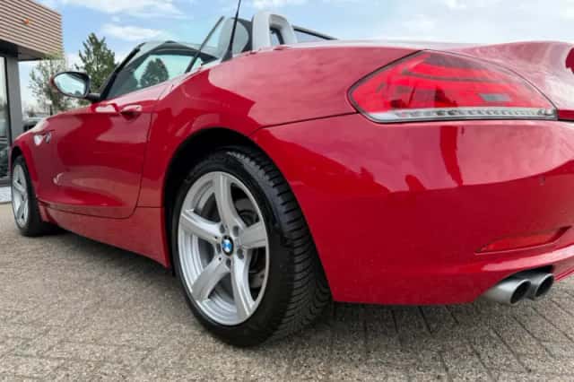 BMW Z4 (2010) thumbnail 11