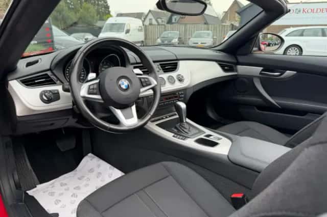 BMW Z4 (2010) thumbnail 12